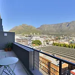 Top-Floor 2 Bed Unmatched Table Mountain Views