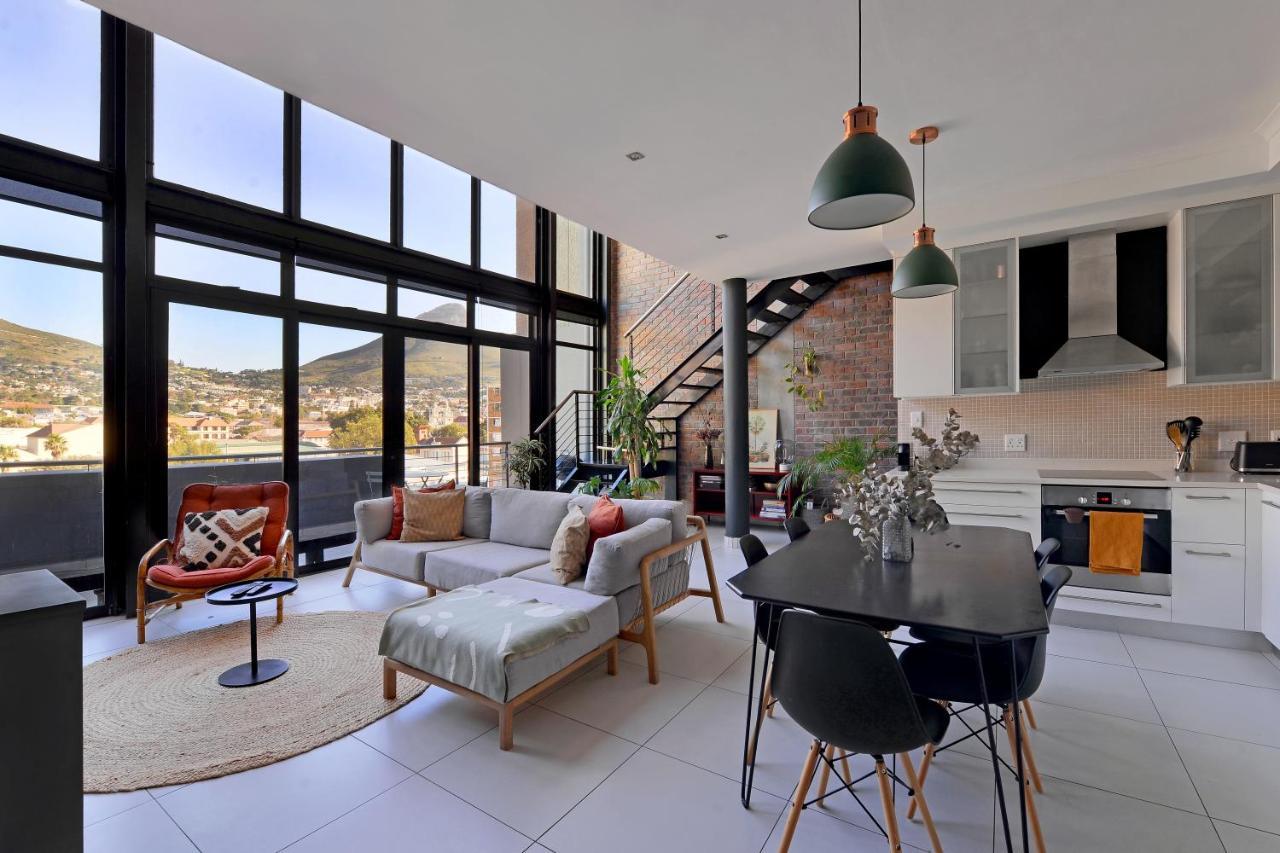 Top-floor 2 Bed Unmatched Table Mountain Views * Cape Town