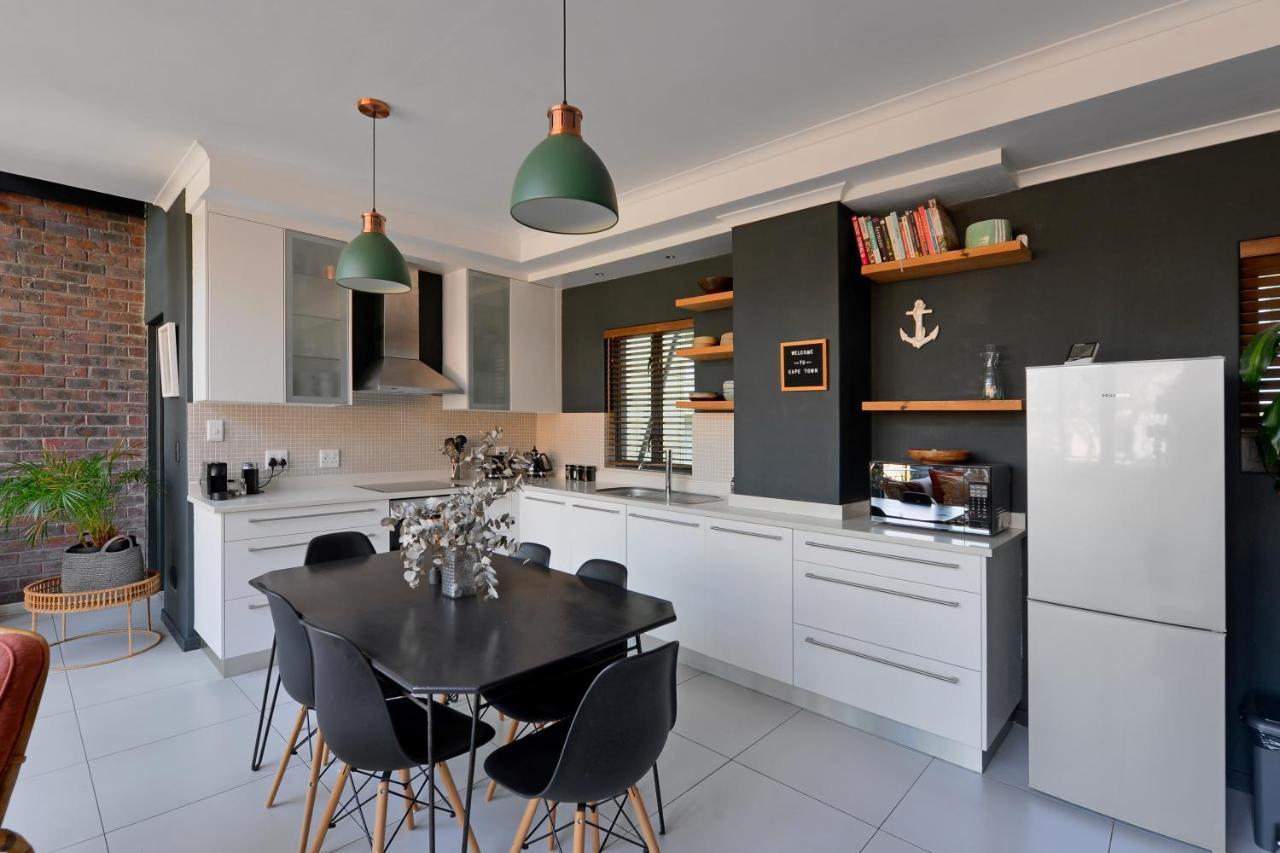 Top-floor 2 Bed Unmatched Table Mountain Views Cape Town