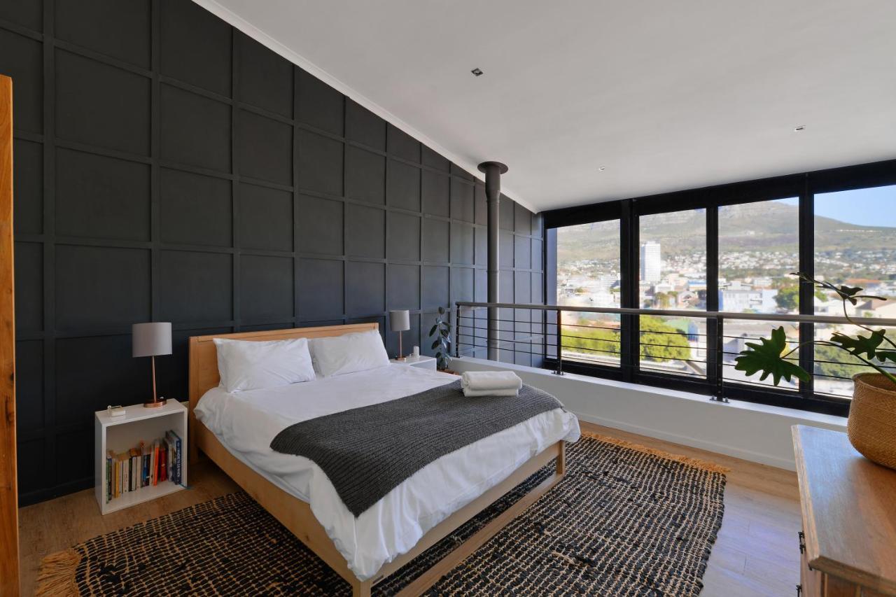 Top-floor 2 Bed Unmatched Table Mountain Views Apartment *
