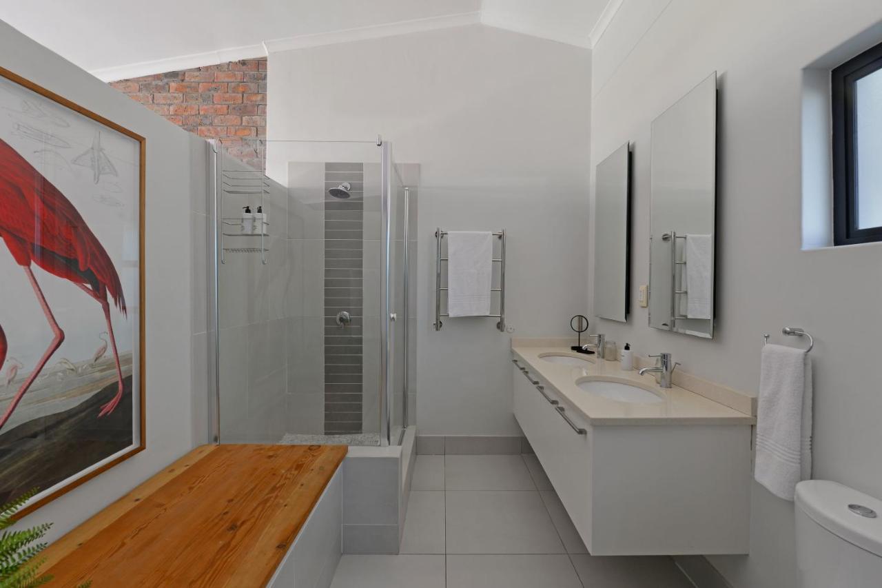 Top-floor 2 Bed Unmatched Table Mountain Views * Cape Town